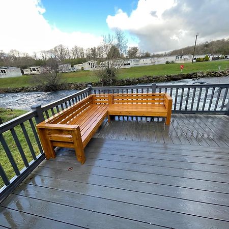 Stunning 3 Bed Riverside Cabin In Snowdonia Caeathro Dış mekan fotoğraf