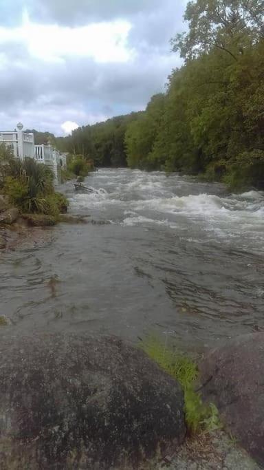 Stunning 3 Bed Riverside Cabin In Snowdonia Caeathro Dış mekan fotoğraf