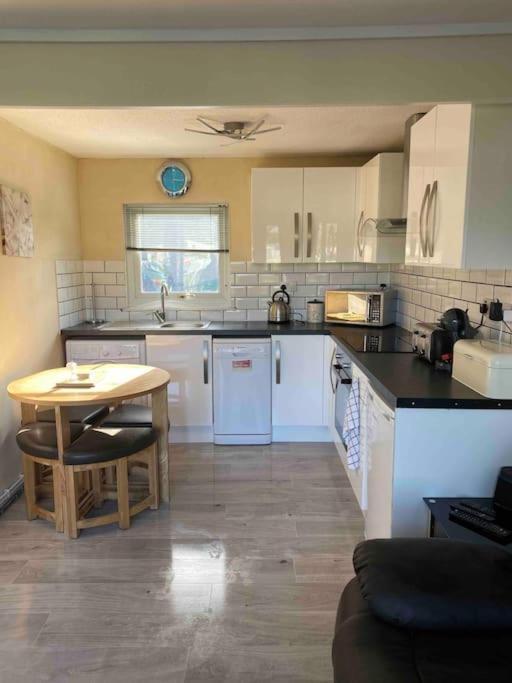 Stunning 3 Bed Riverside Cabin In Snowdonia Caeathro Dış mekan fotoğraf